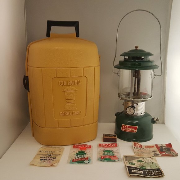 Vintage COLEMAN Model 220F Lantern & Hard Shell Carry Case & Accessories - Picture 1 of 16